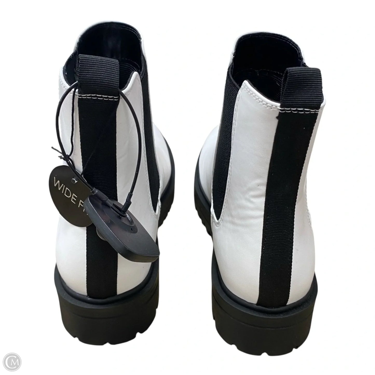 Boots Ankle Flats By Soda In White, Size: 9