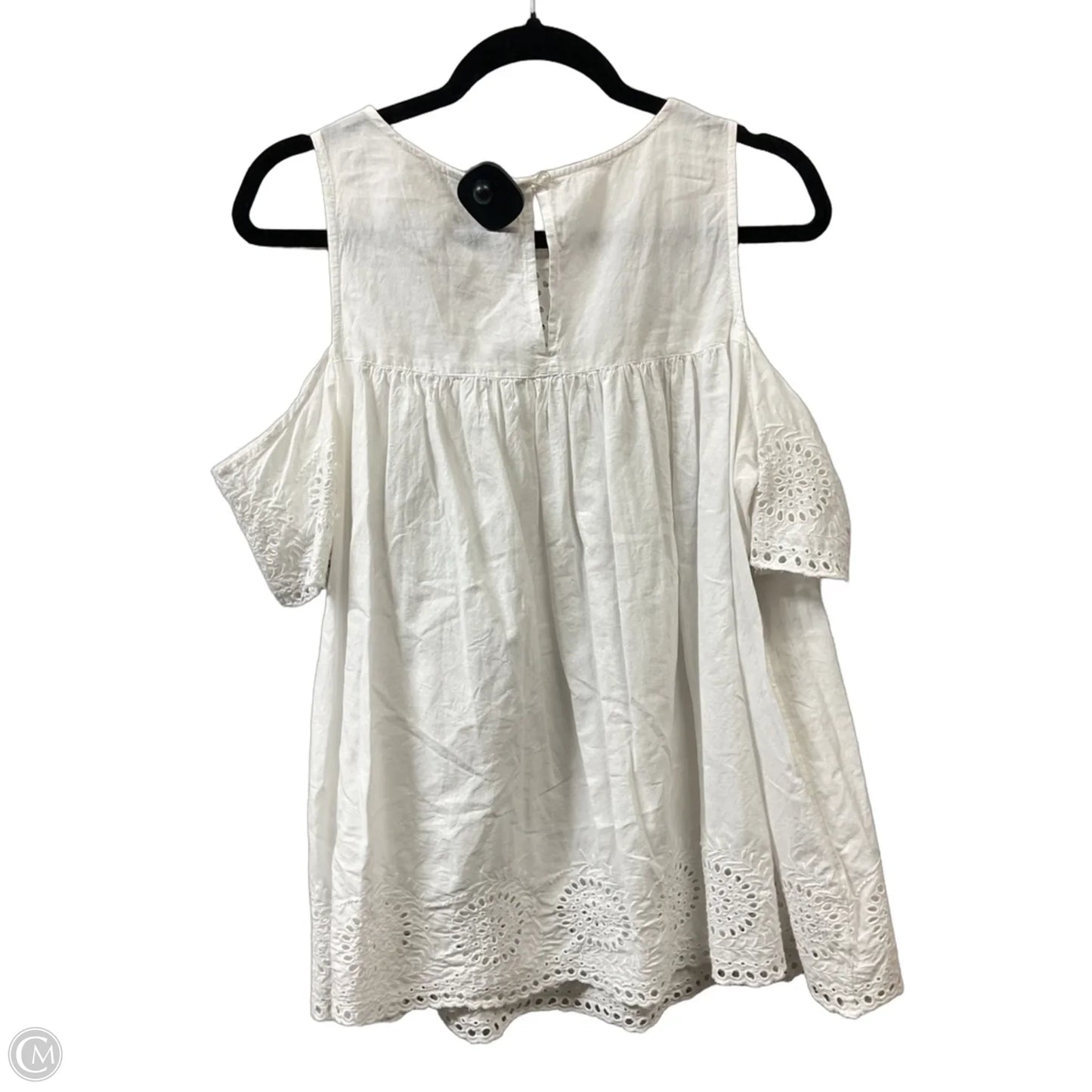 Top Short Sleeve By Crown And Ivy In White, Size: 1x