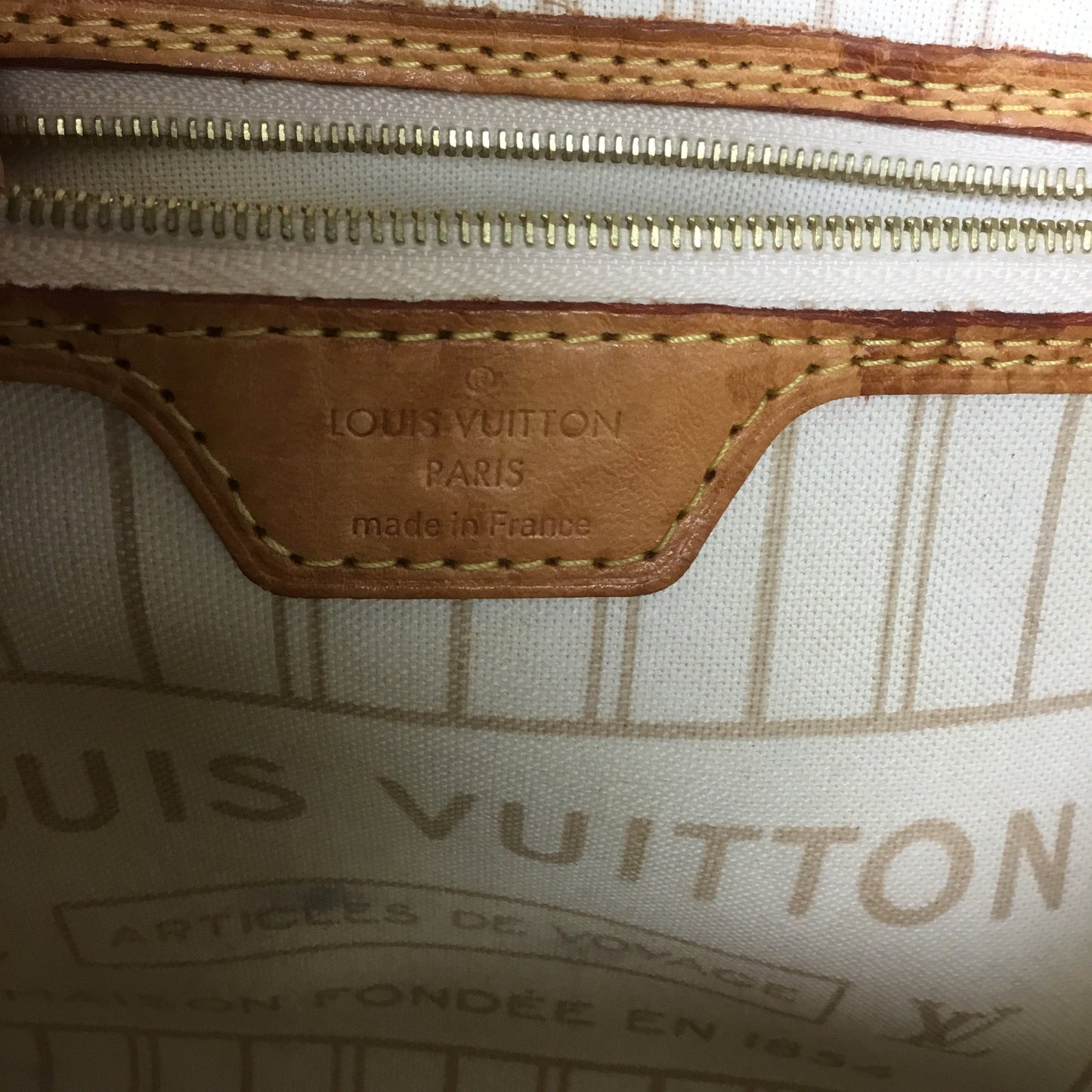 Handbag Luxury Designer Louis Vuitton, Size Small