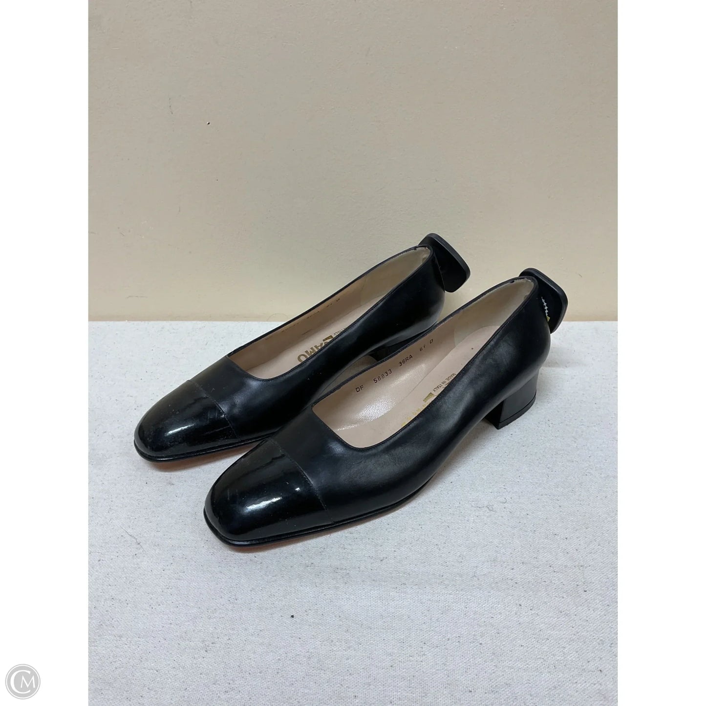 Shoes Luxury Designer By Ferragamo In Black, Size: 6.5