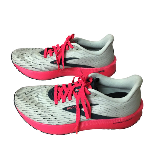 Shoes Athletic By Brooks In Grey & Pink, Size: 6.5