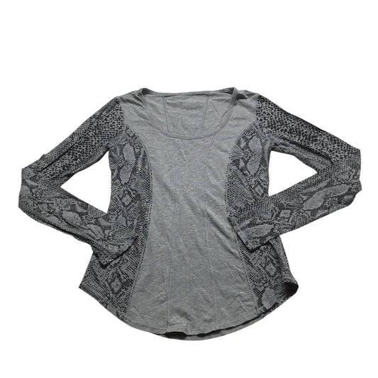 Athletic Top Long Sleeve Crewneck By Lululemon In Grey, Size: S