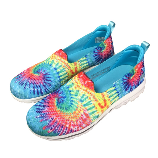 Shoes Flats By Skechers In Tie Dye Print, Size: 6