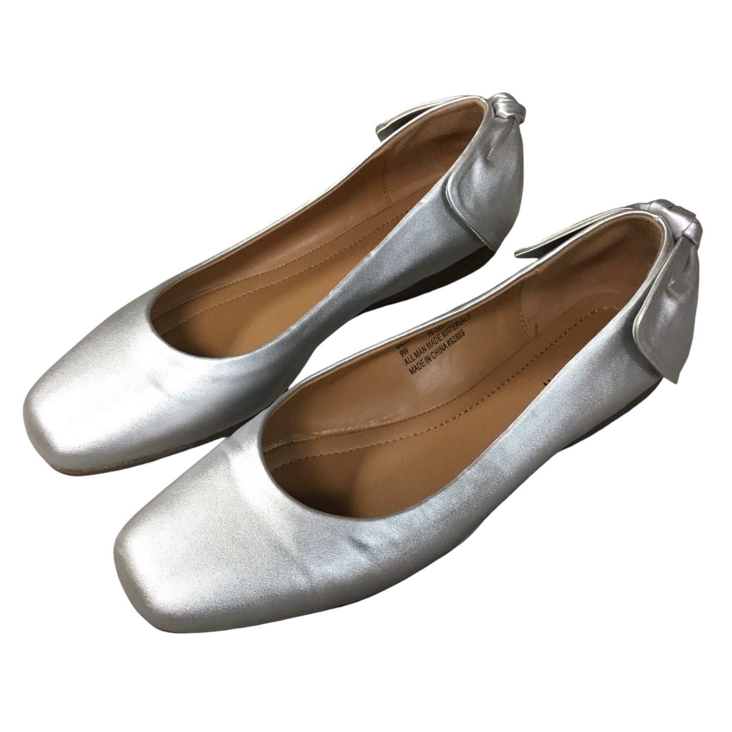 Shoes Flats By Comfortview In Silver, Size: 9