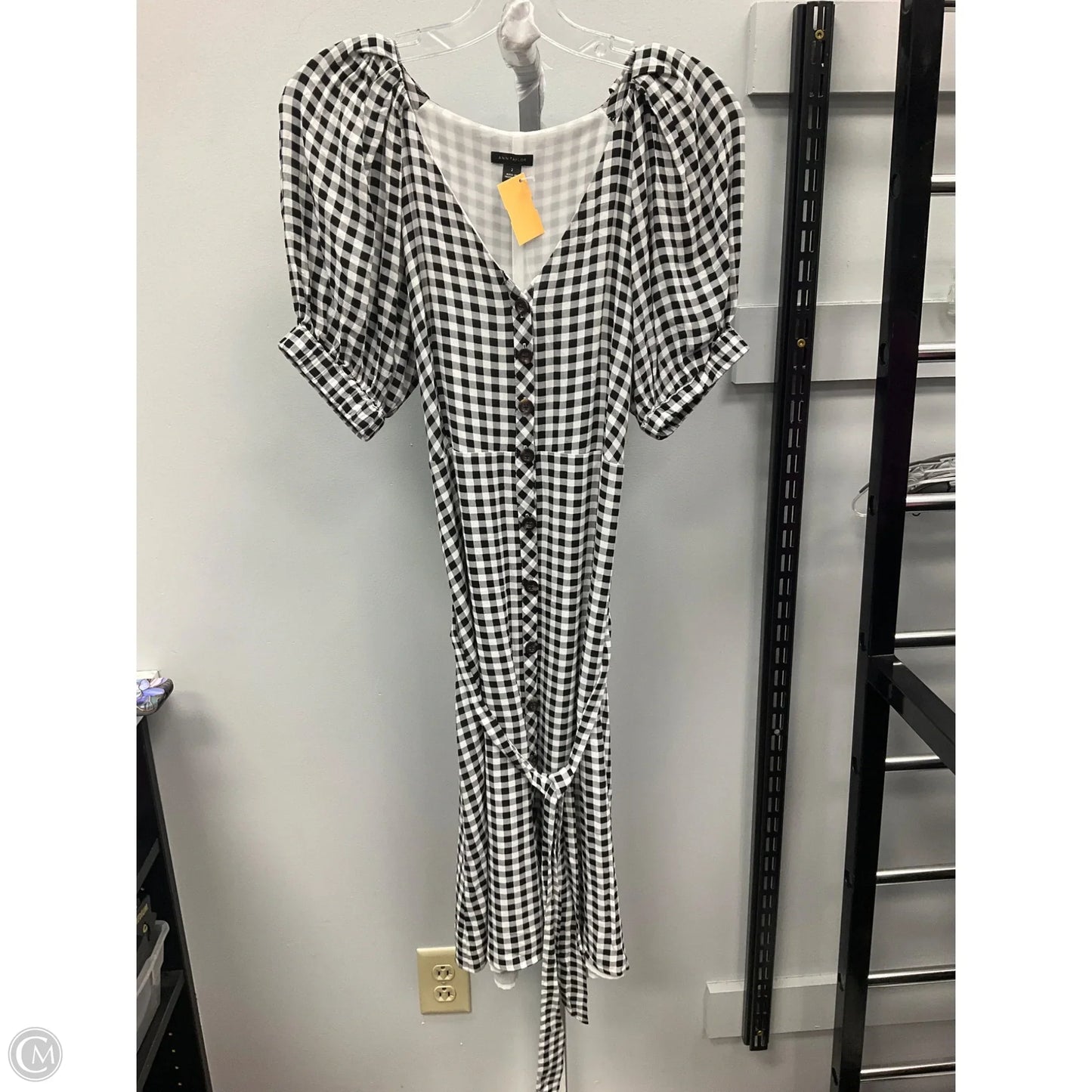 Dress Casual Short By Ann Taylor In Checkered Pattern, Size: 2