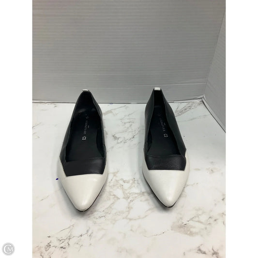 Shoes Flats By Clothes Mentor In Black & White, Size: 9