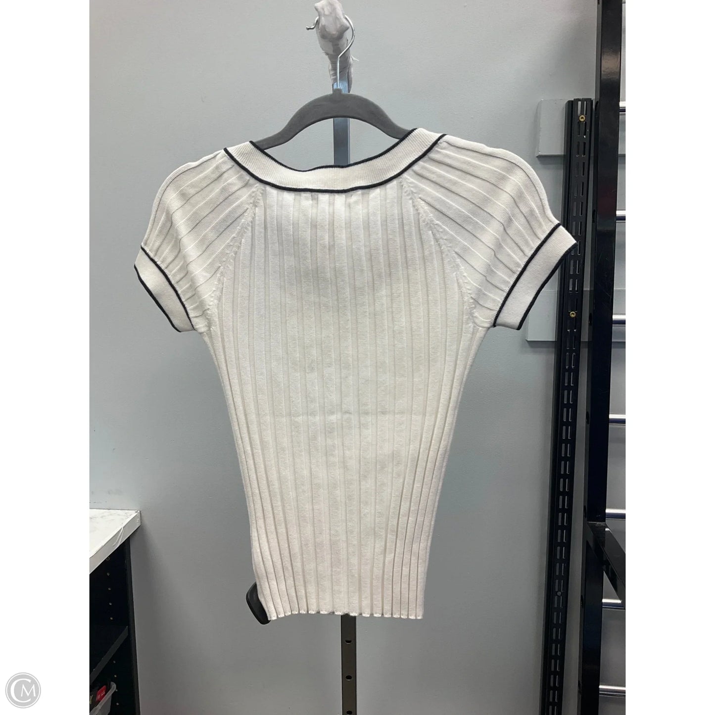 Top Short Sleeve By Anne Klein In Cream, Size: S