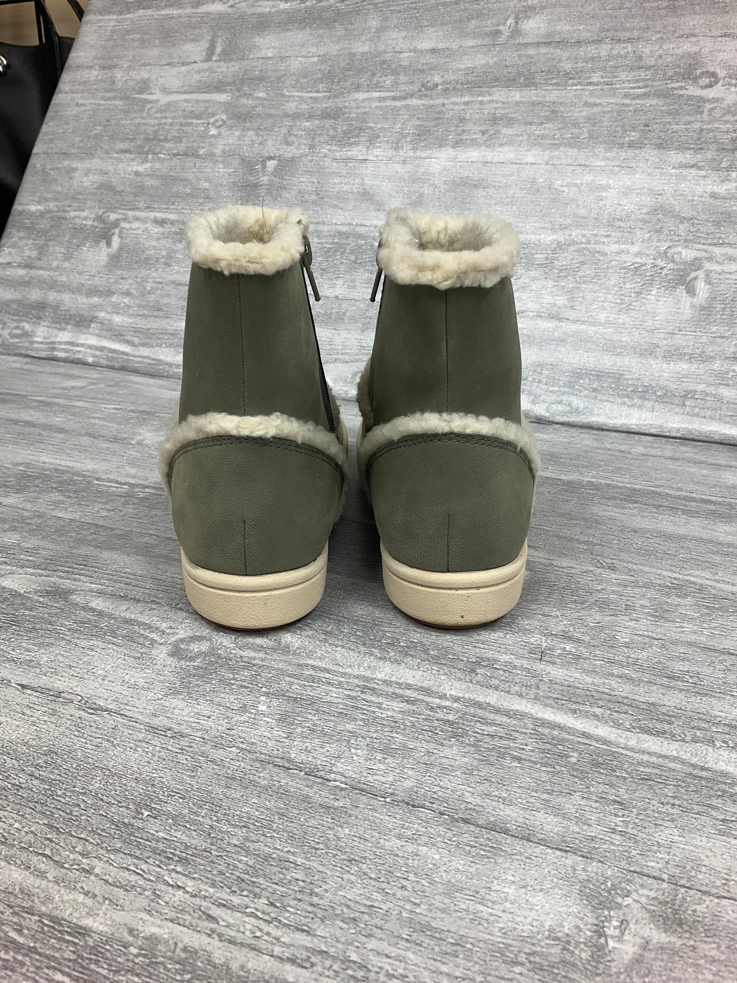 Boots Ankle Flats By Clarks In Green, Size: 8