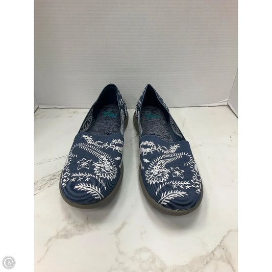 Shoes Flats By Yuu Collection In Blue & White, Size: 12