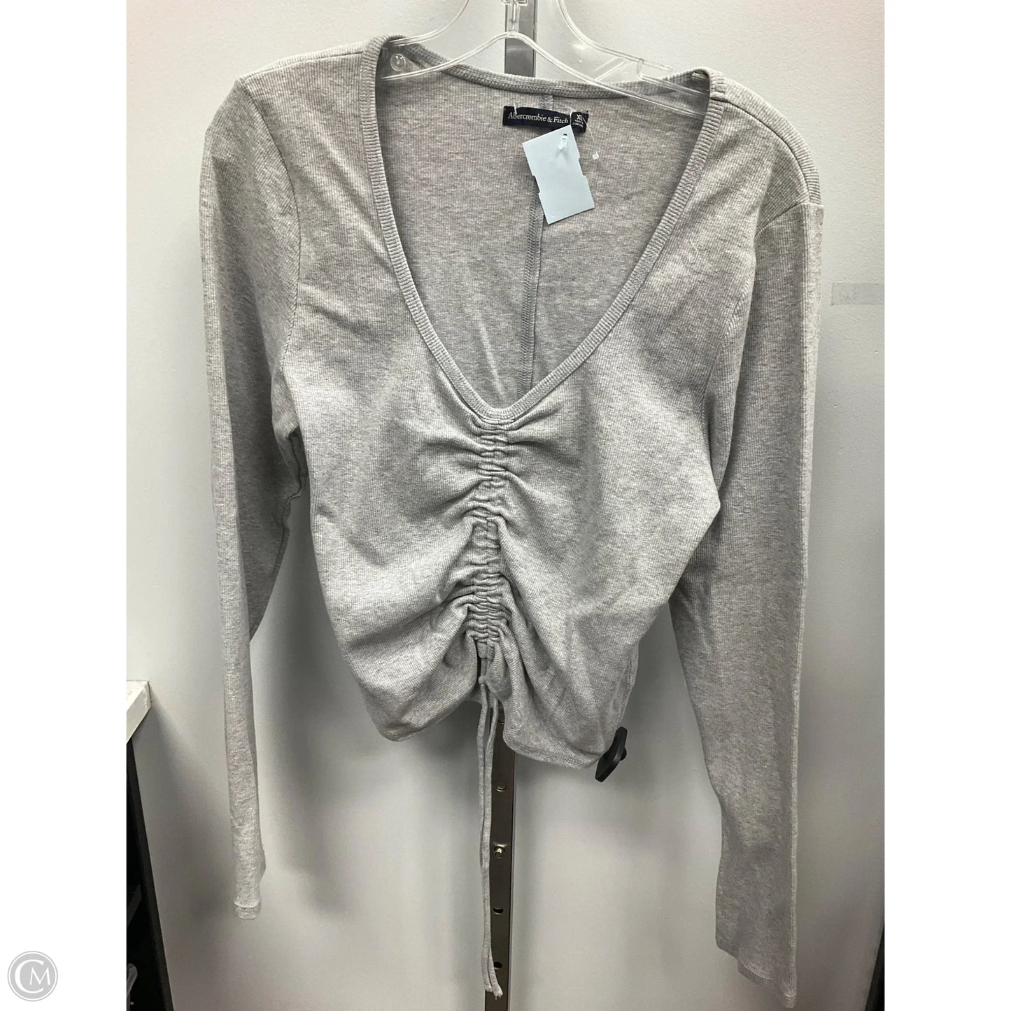 Top Long Sleeve By Abercrombie And Fitch In Grey, Size: Xl