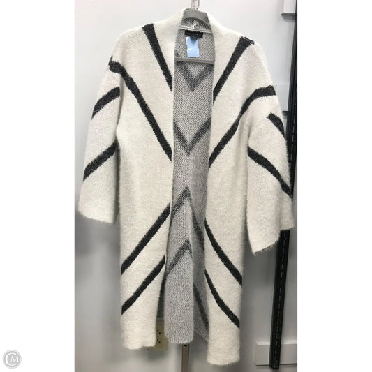 Sweater Cardigan By Steve Madden In Black & White, Size: Osfm