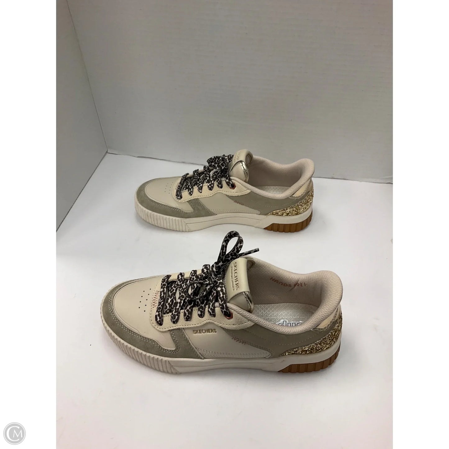 Shoes Sneakers By Skechers In Cream, Size: 6.5