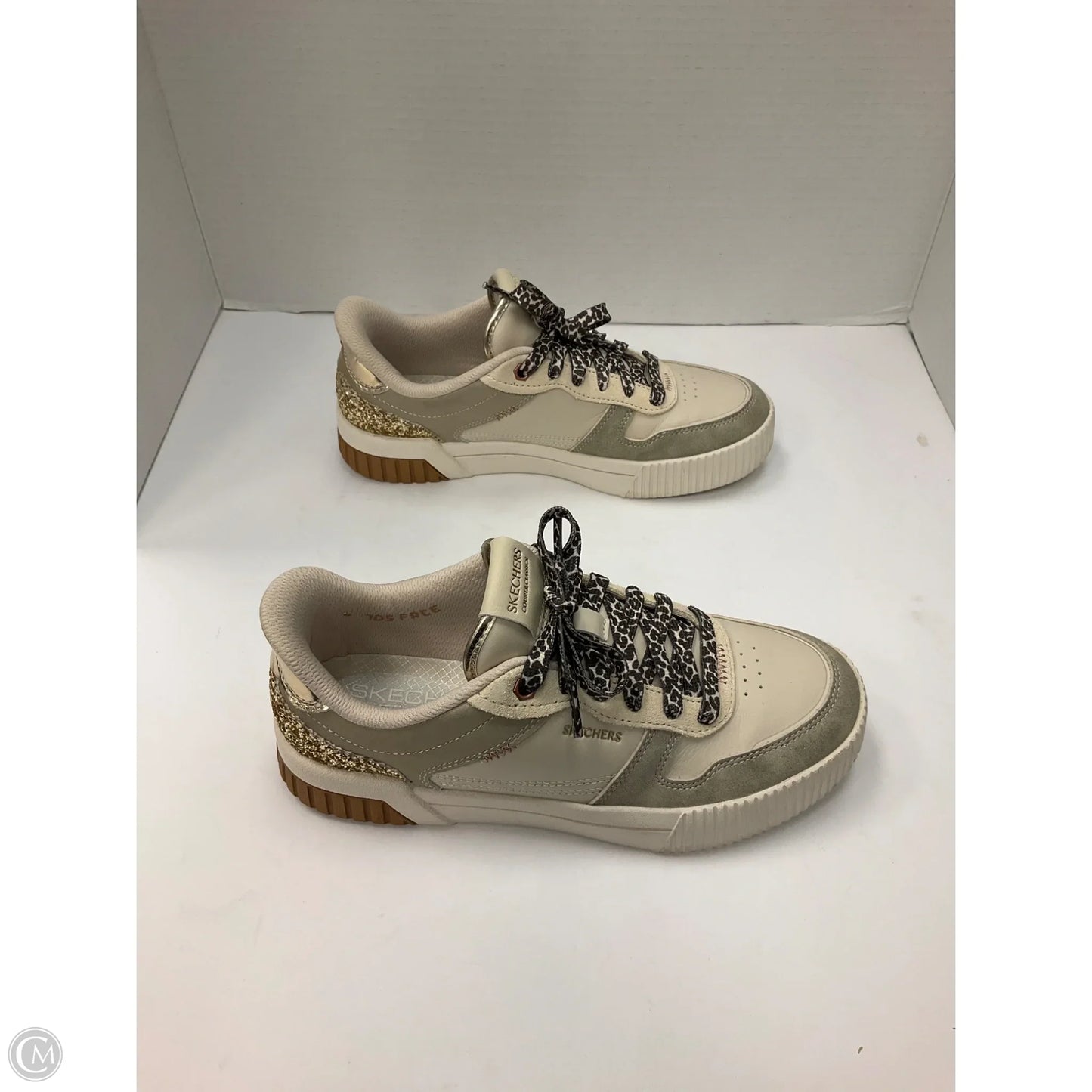 Shoes Sneakers By Skechers In Cream, Size: 6.5