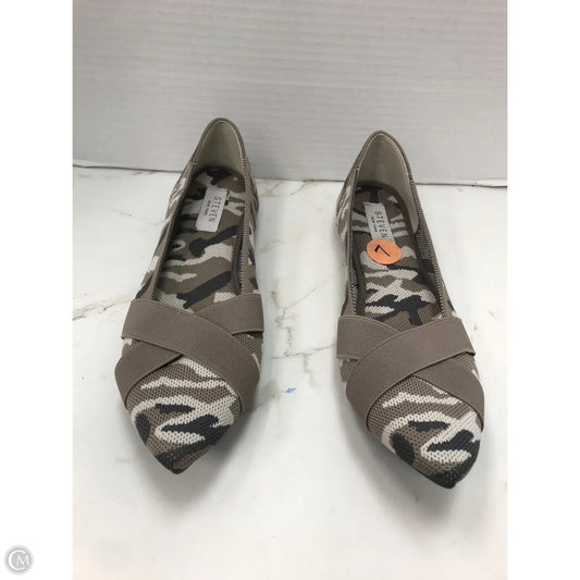Shoes Flats By Cmc In Camouflage Print, Size: 7
