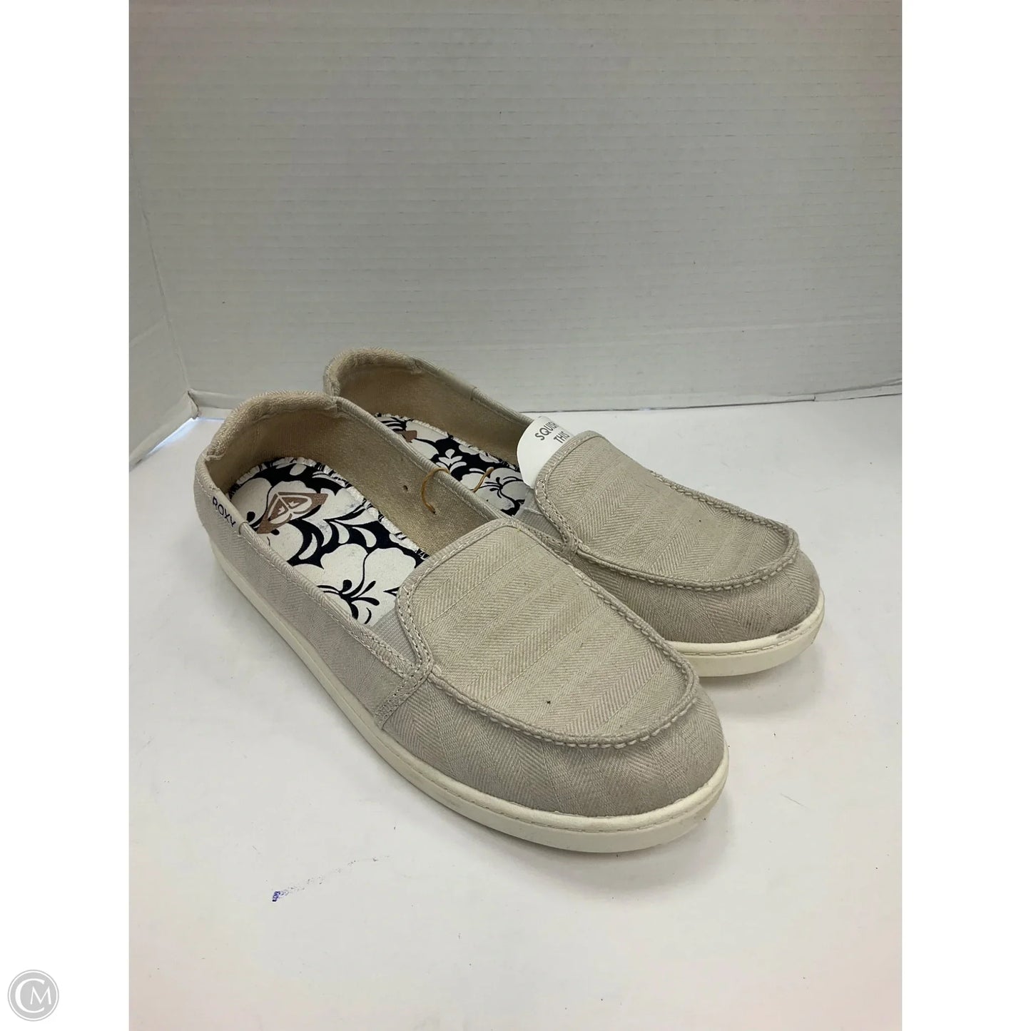 Shoes Flats By Roxy In Beige, Size: 11