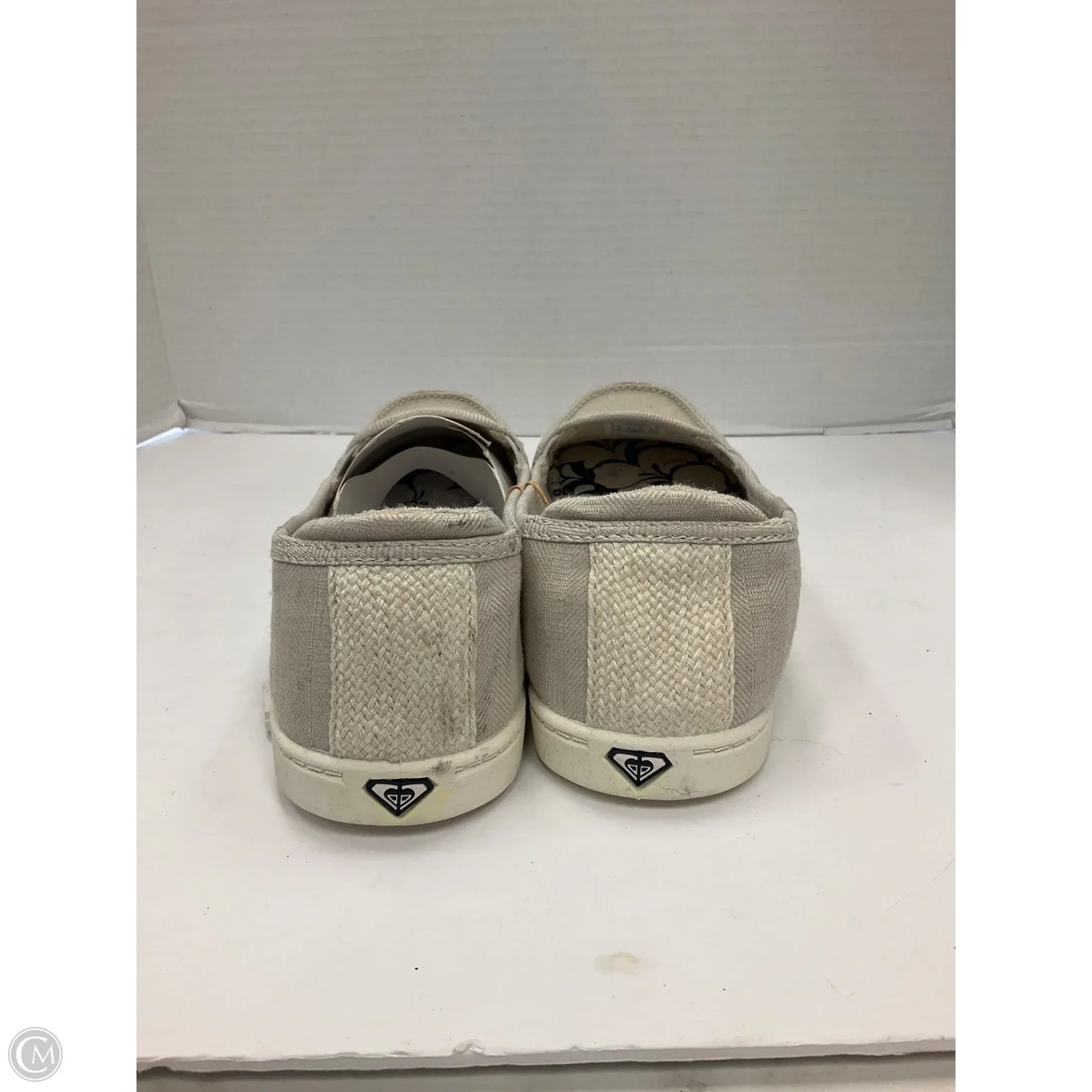 Shoes Flats By Roxy In Beige, Size: 11