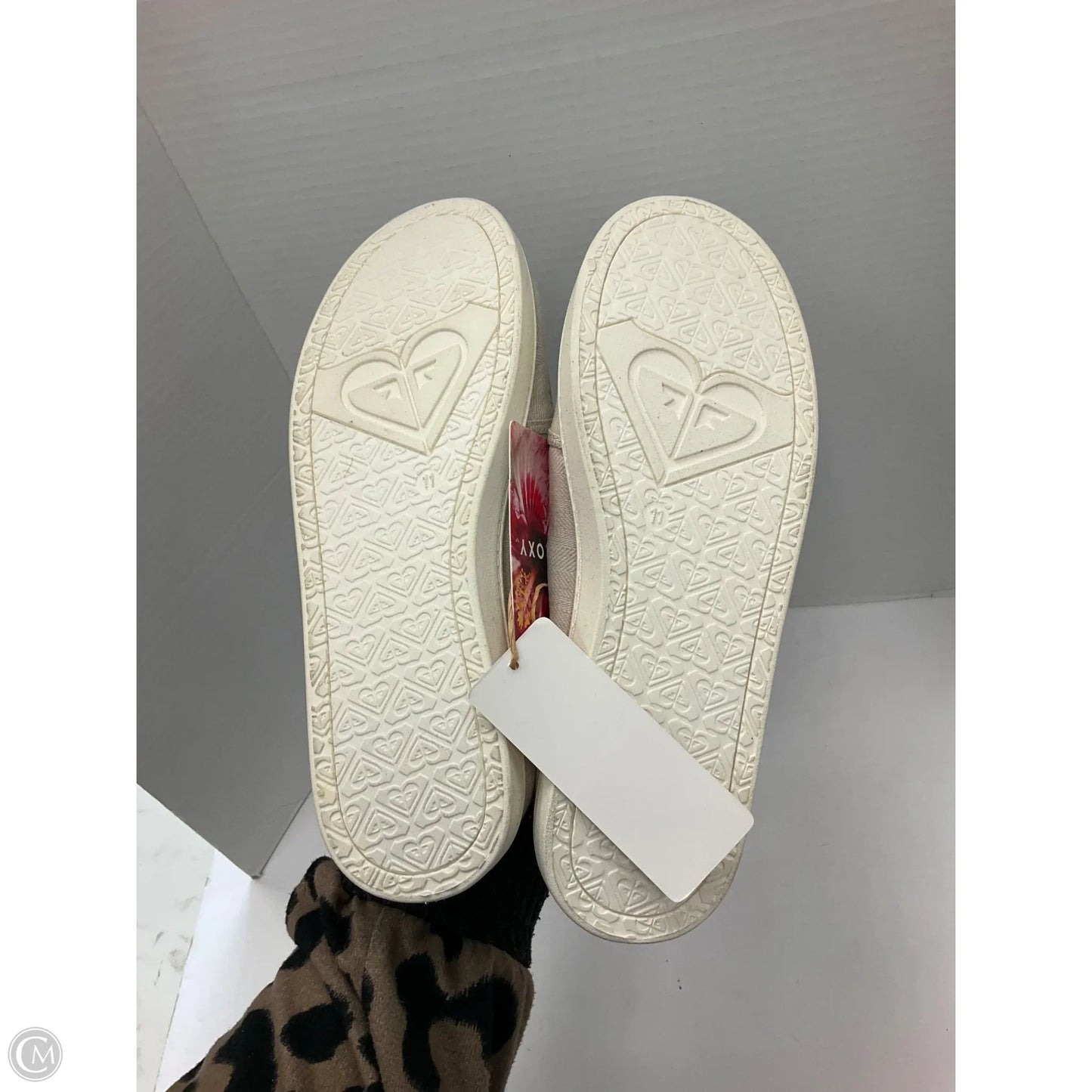 Shoes Flats By Roxy In Beige, Size: 11