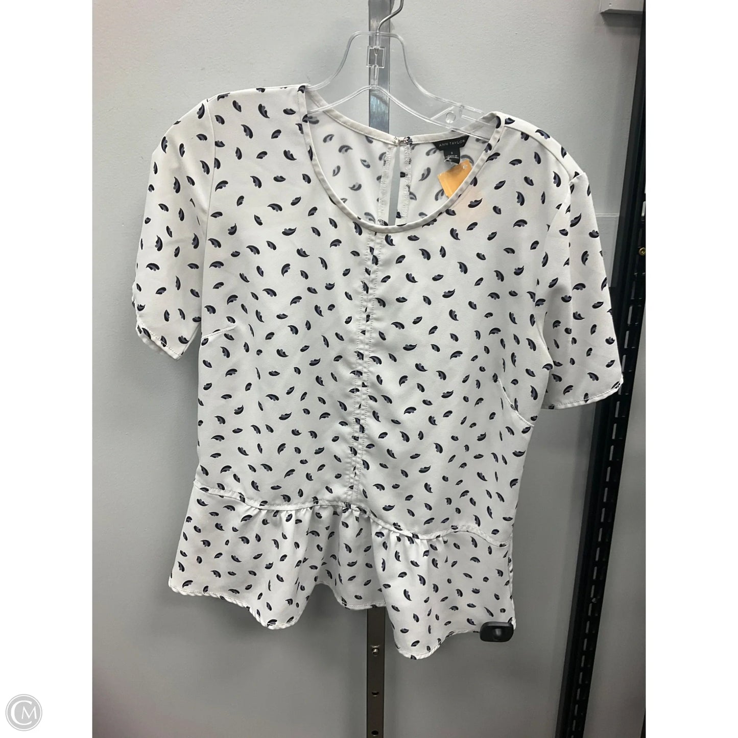 Top Short Sleeve By Ann Taylor In White, Size: S