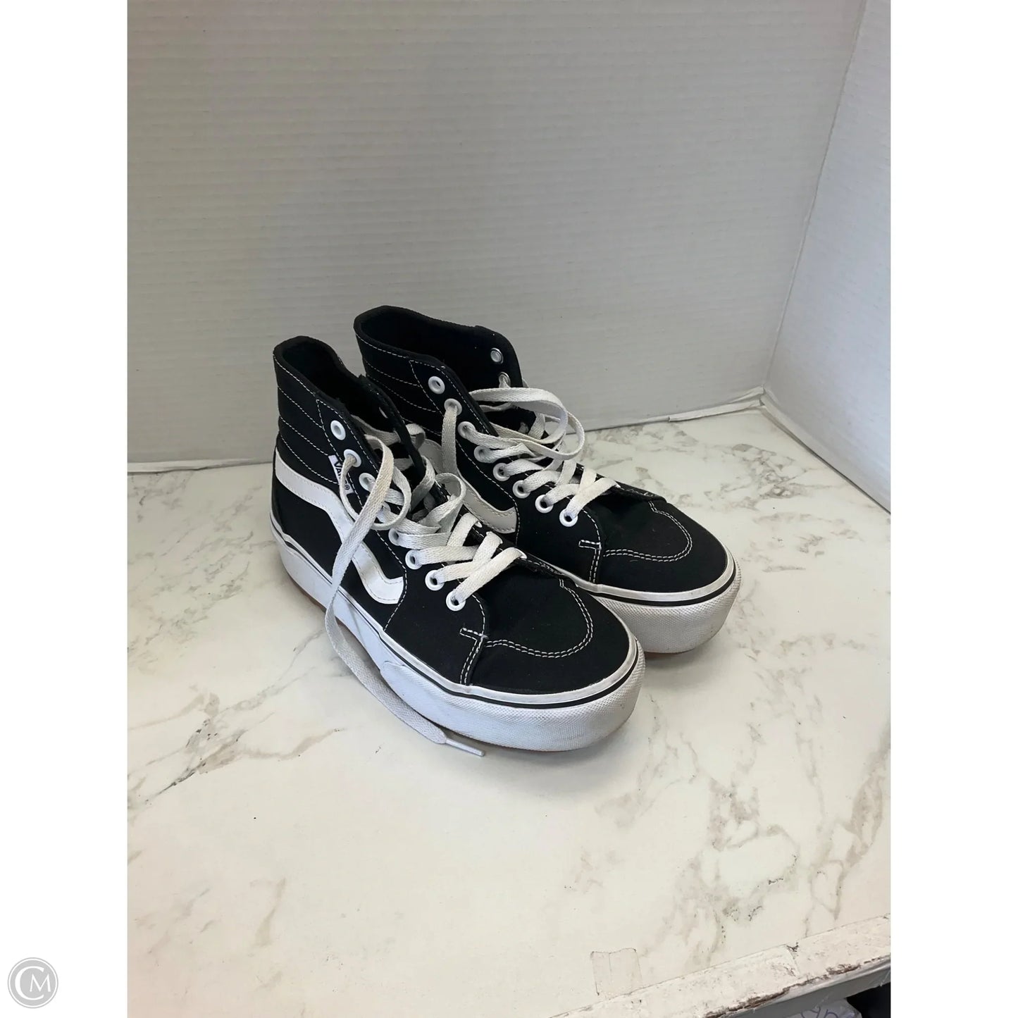 Shoes Sneakers By Vans In Black & White, Size: 6.5