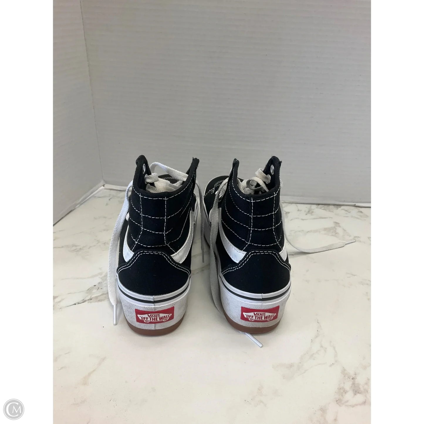 Shoes Sneakers By Vans In Black & White, Size: 6.5