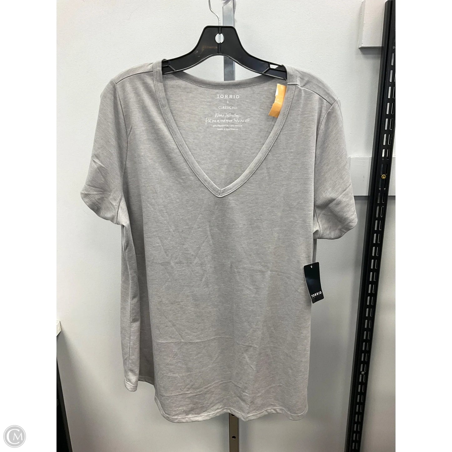 Top Short Sleeve Basic By Torrid In Grey, Size: 1x