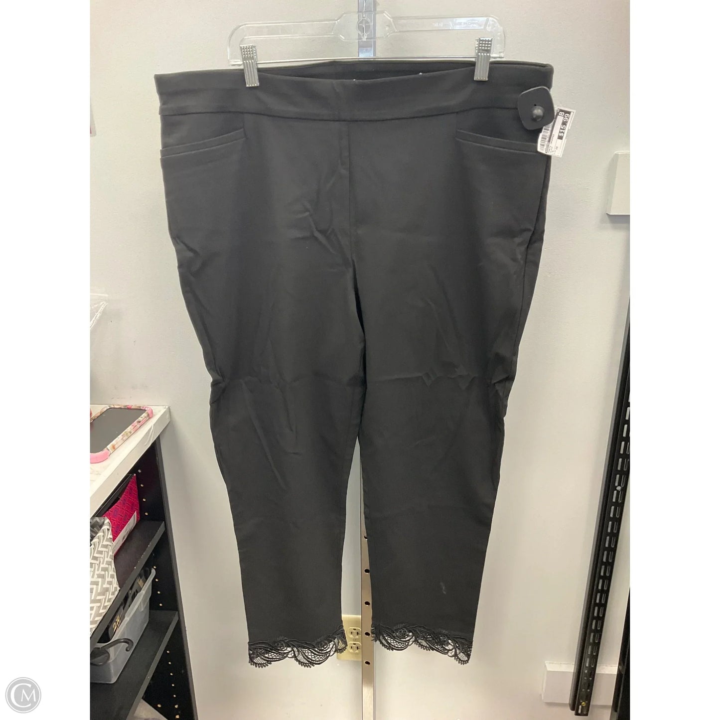 Pants Cropped By Chicos In Black, Size: 18