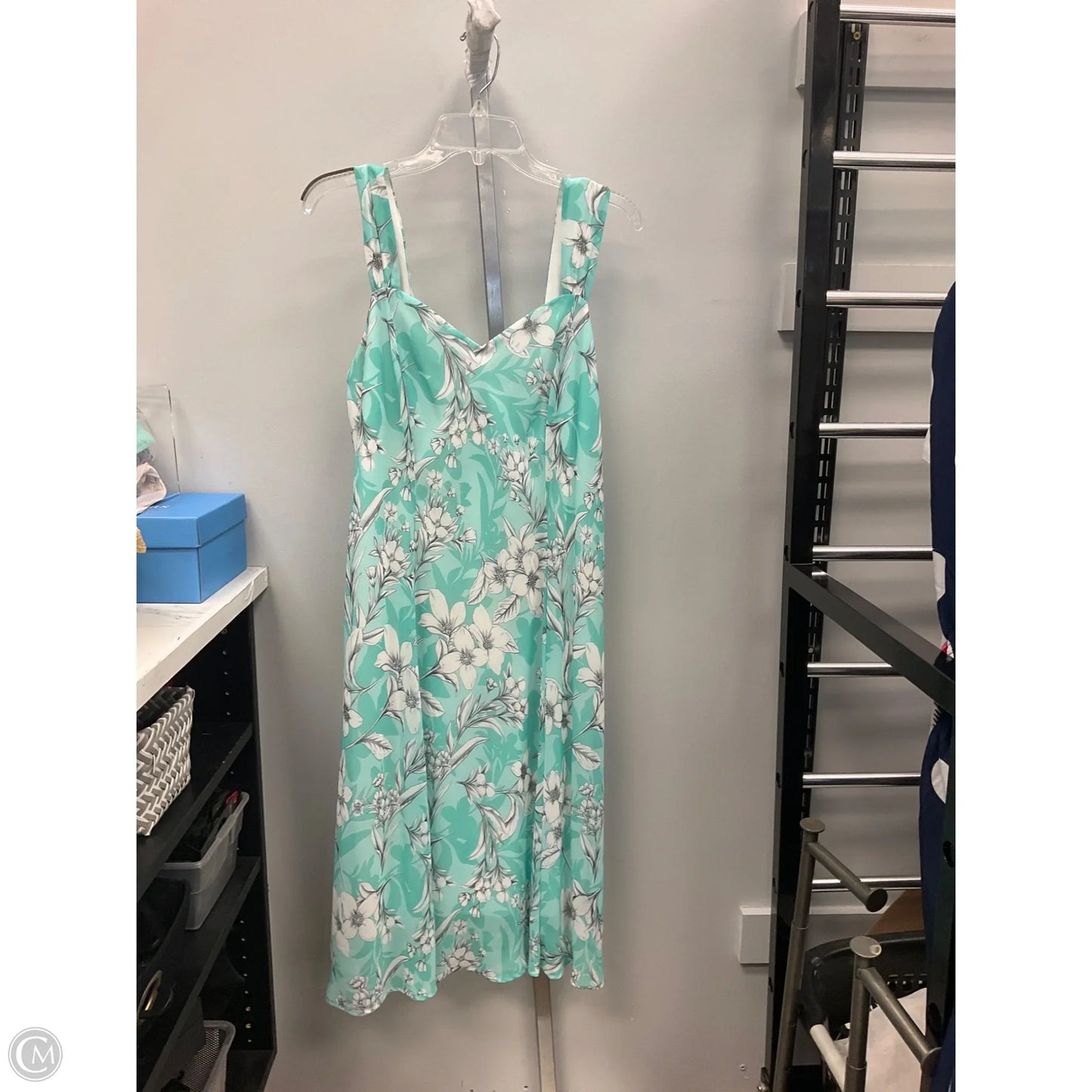 Dress Casual Short By Dressbarn In Green, Size: 14