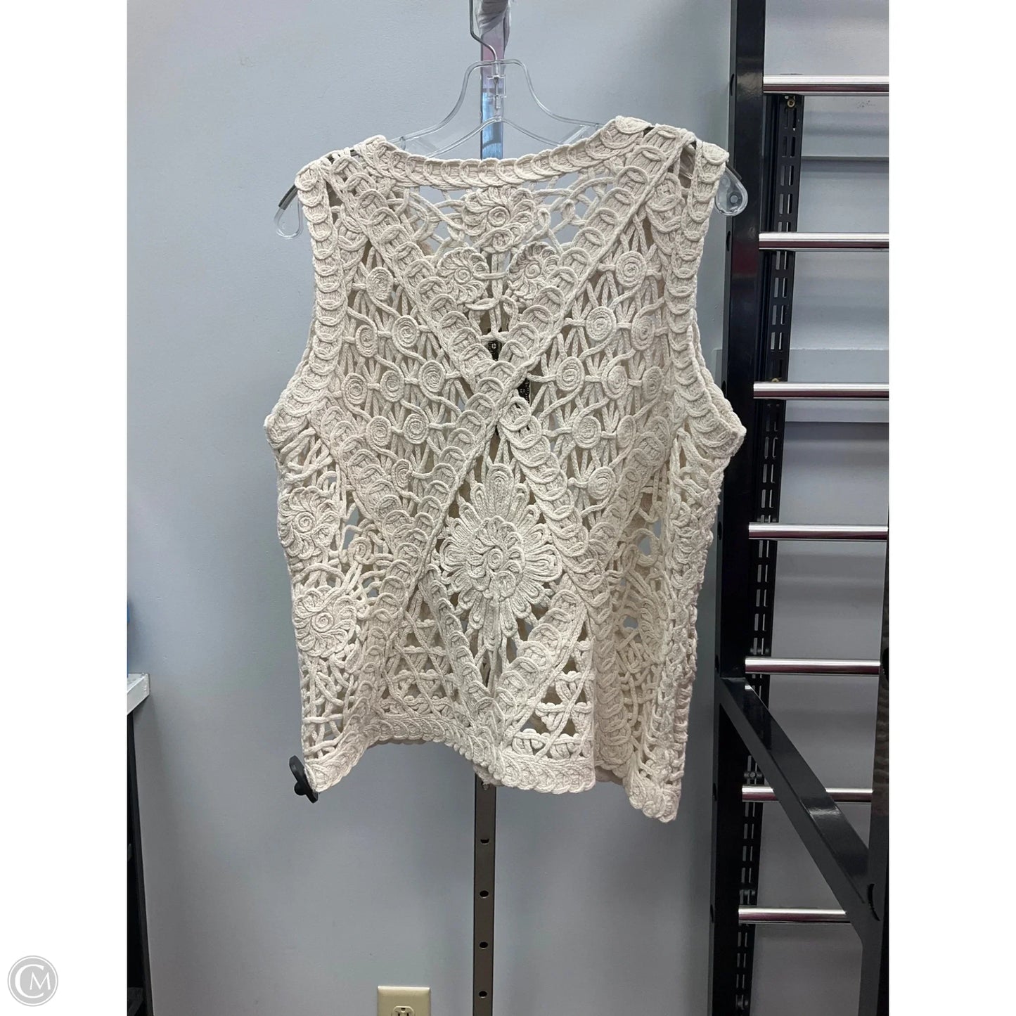 Top Sleeveless By Ultra Pink In Cream, Size: L