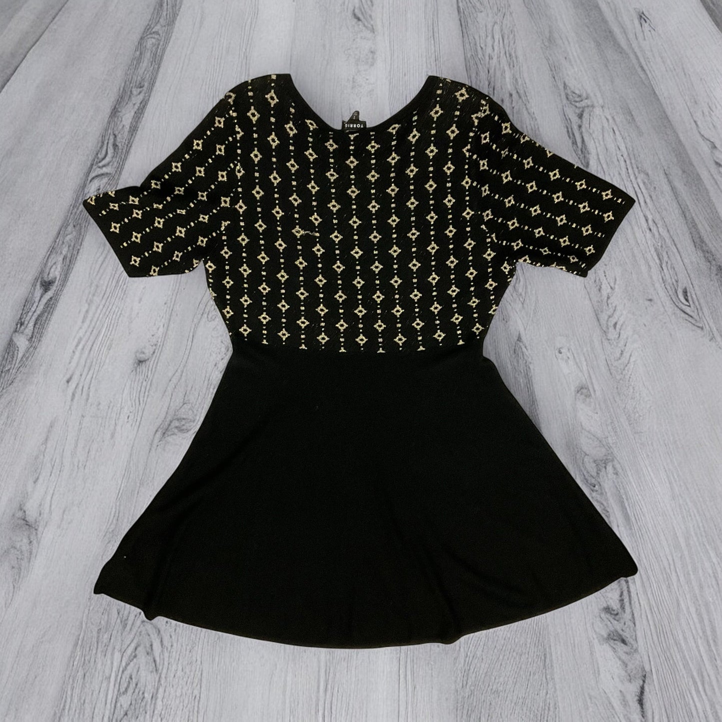 Dress Casual Short By Torrid In Black & Gold, Size: 2x