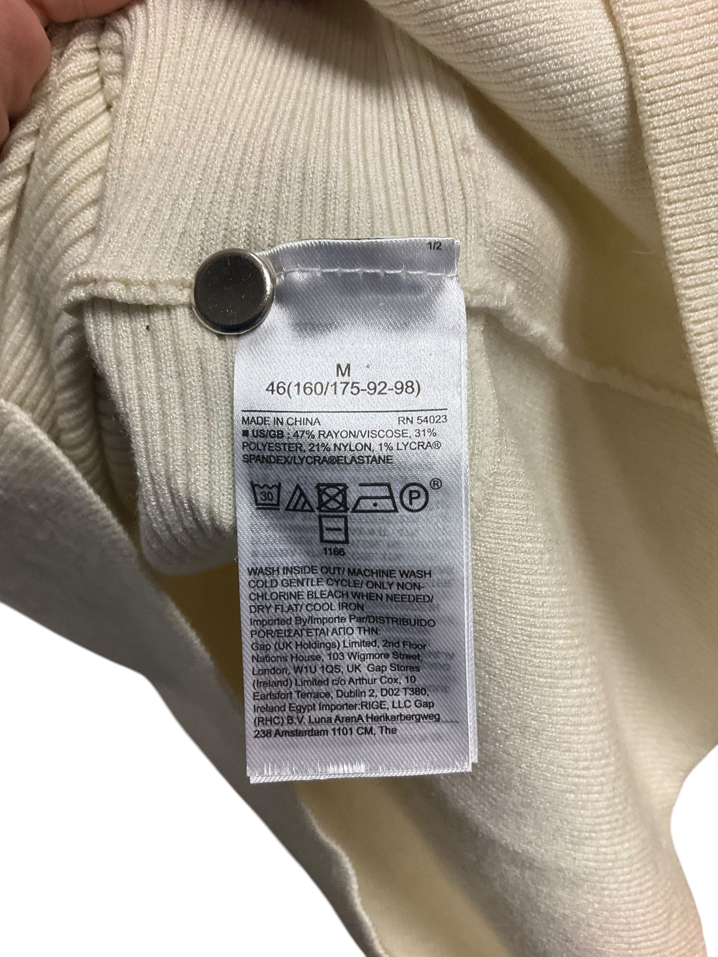 Sweater By Banana Republic In Cream, Size: M