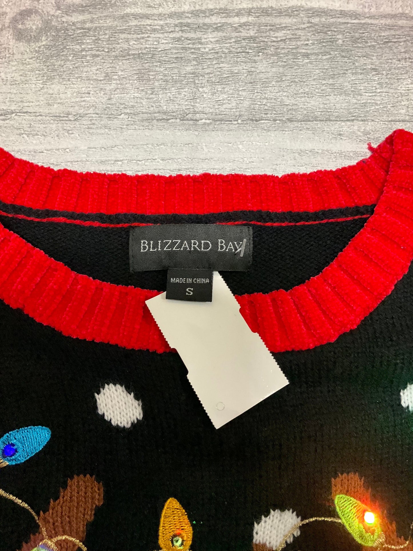 Sweater By Clothes Mentor In Black & Red, Size: S