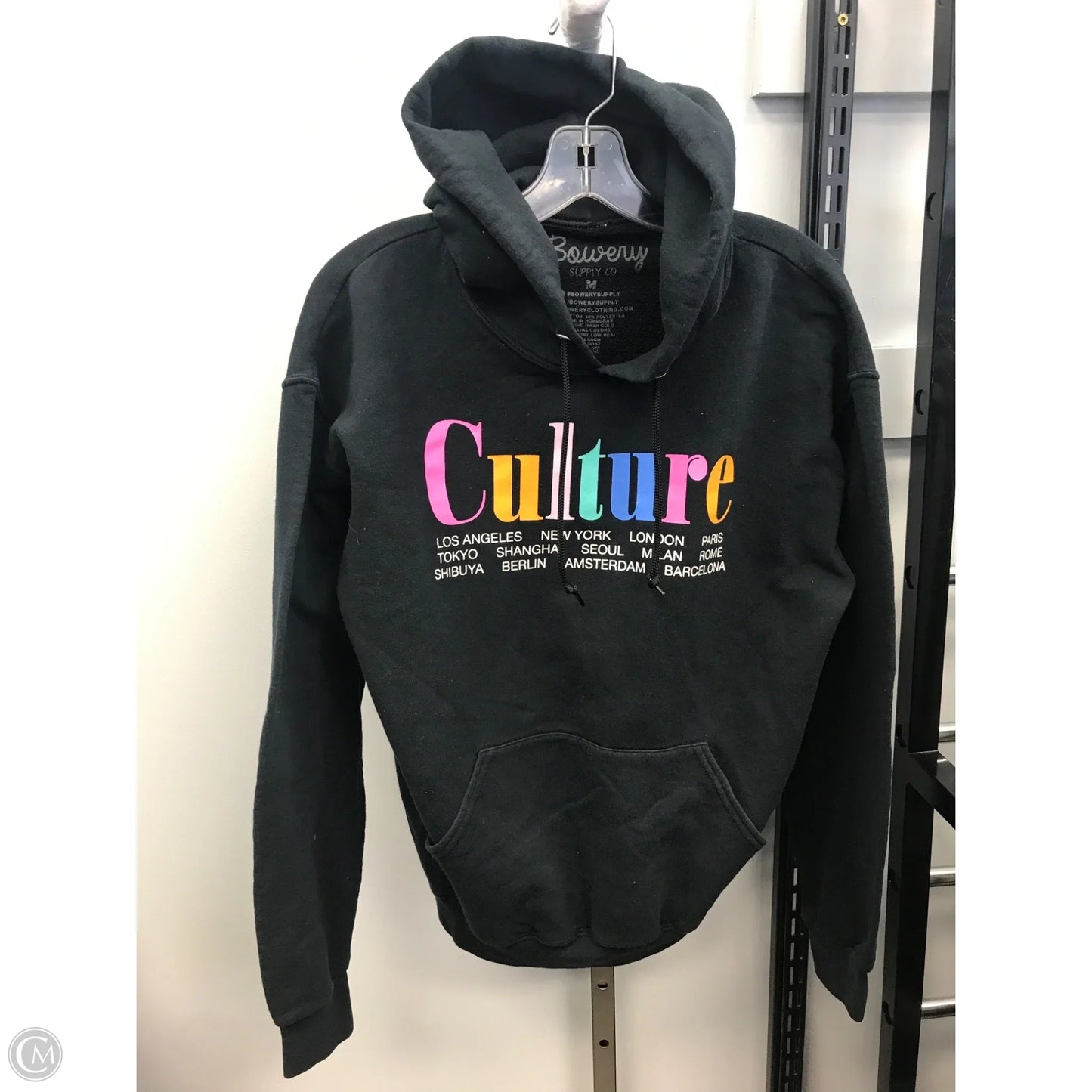 Sweatshirt Hoodie By Clothes Mentor In Black, Size: M