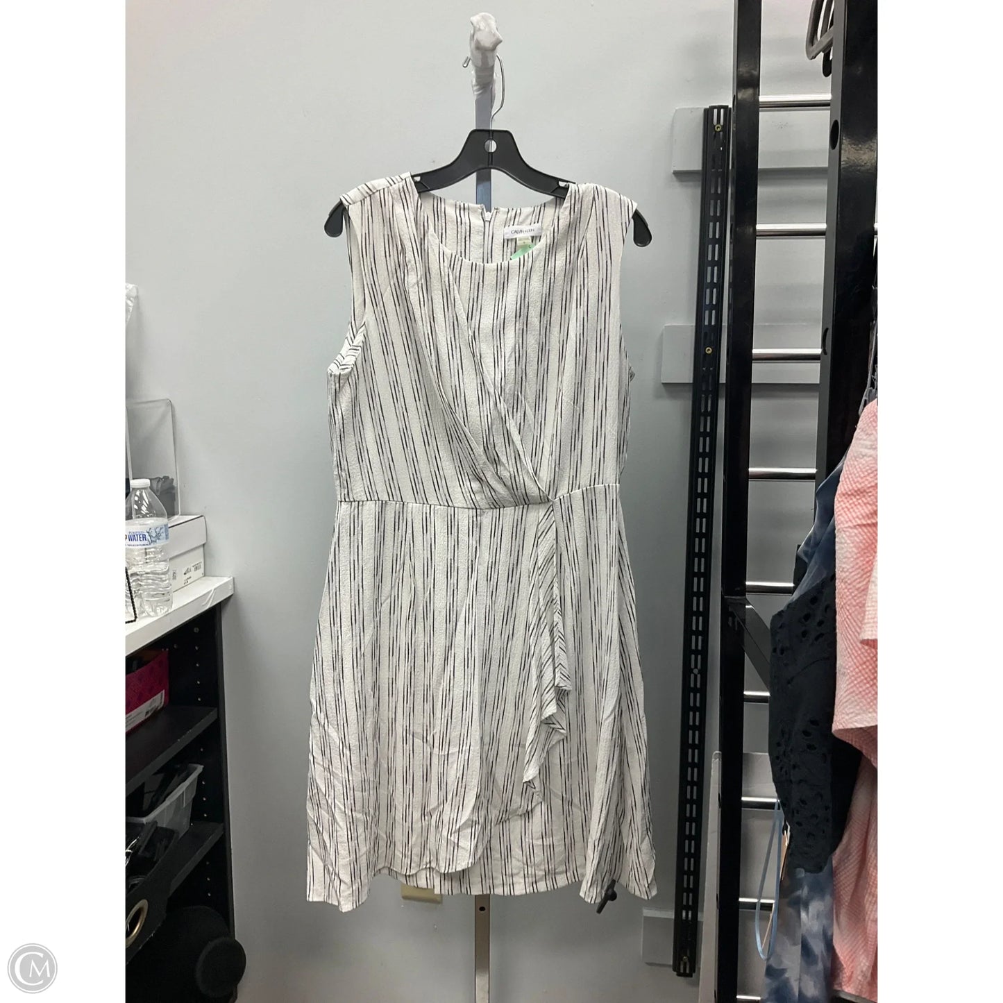 Dress Casual Short By Calvin Klein In White, Size: 12