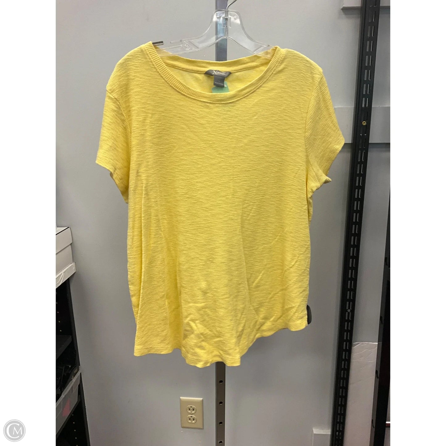 Top Short Sleeve By Natural Reflections In Yellow, Size: L