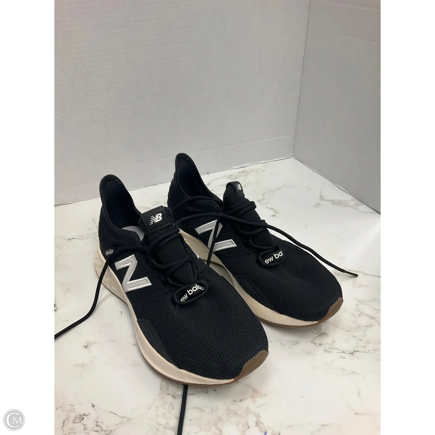 Shoes Athletic By New Balance In Black & White, Size: 9
