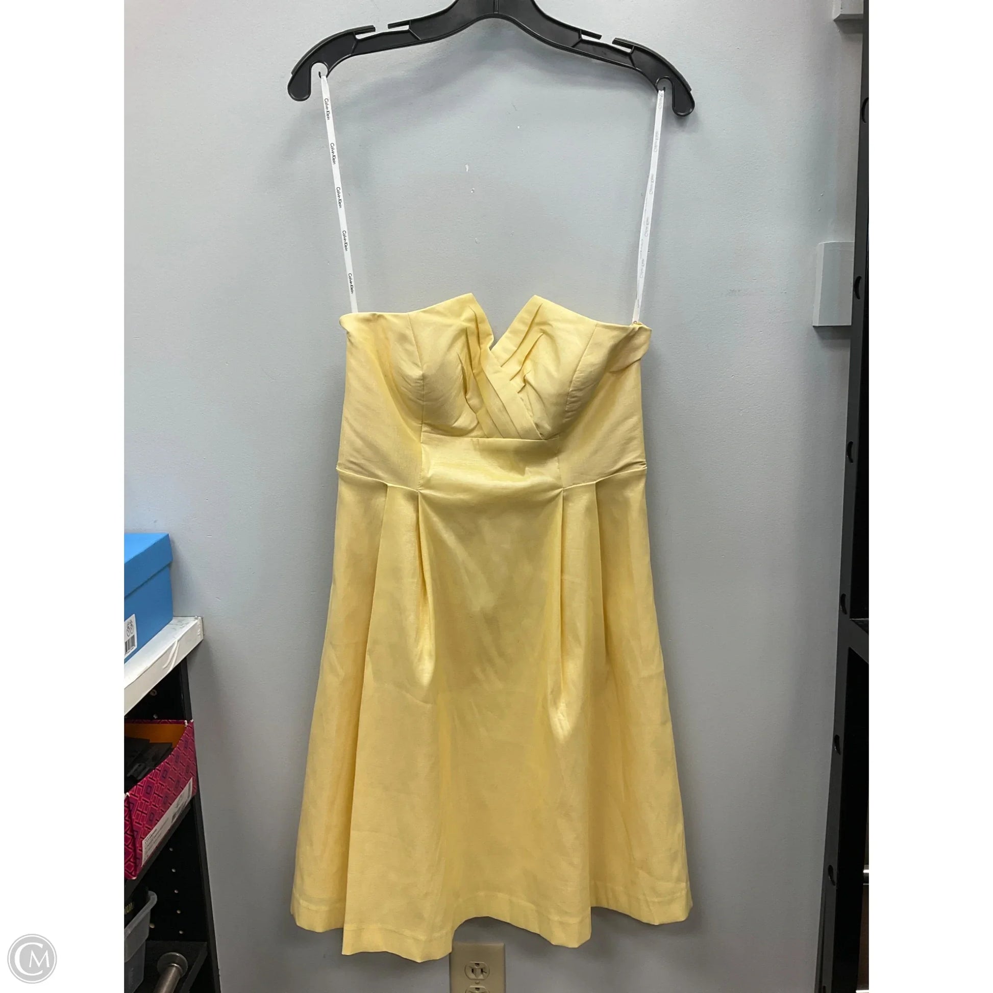 Dress Party Short By Calvin Klein In Yellow, Size: 4