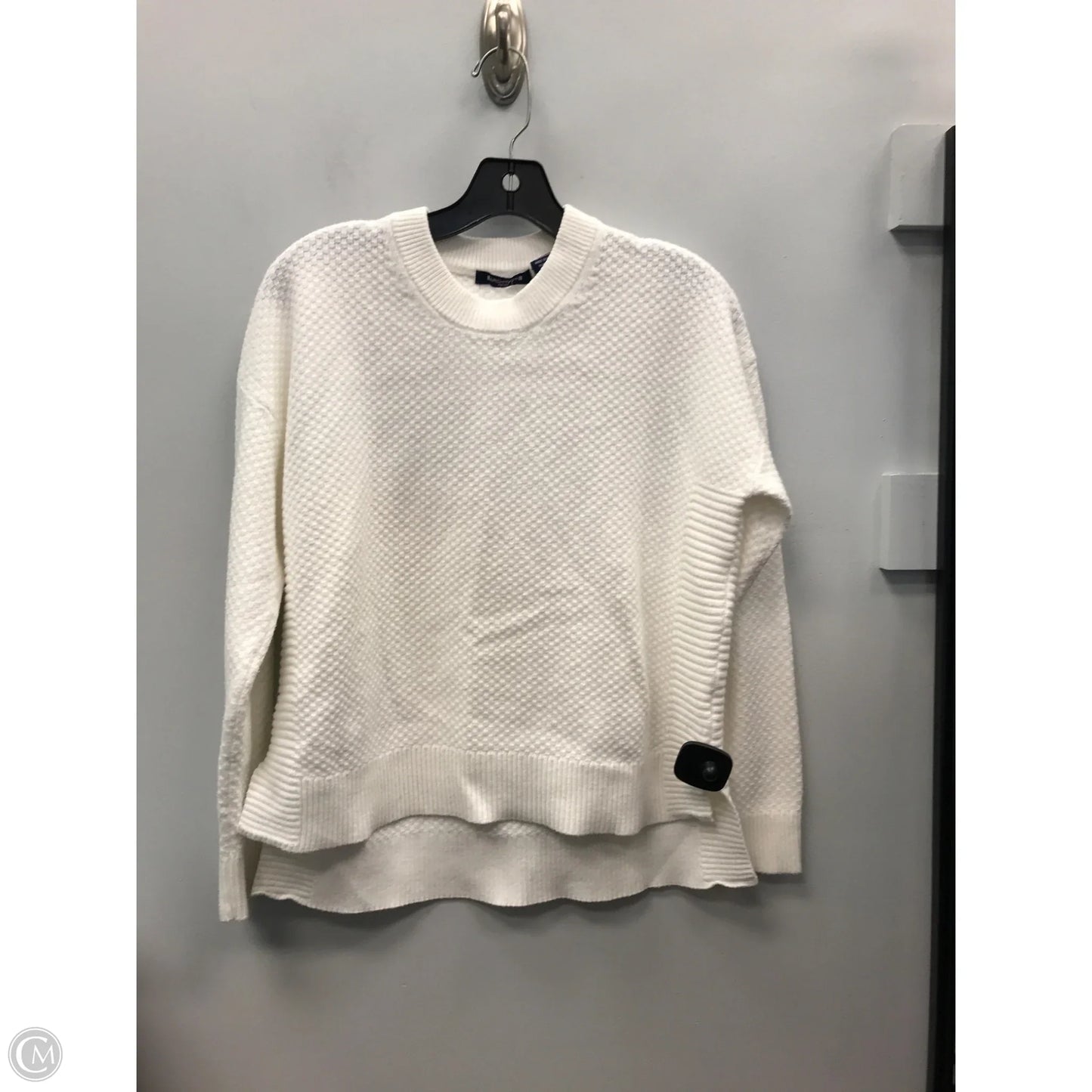 Sweatshirt Crewneck By Clothes Mentor In White, Size: Mp