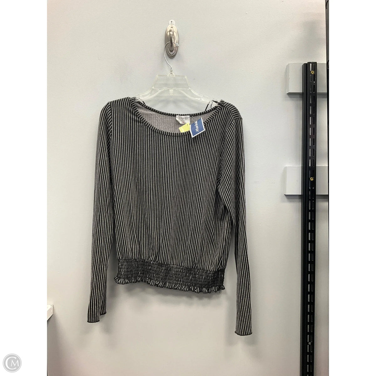 Top Long Sleeve By Sienna Sky In Striped Pattern, Size: M