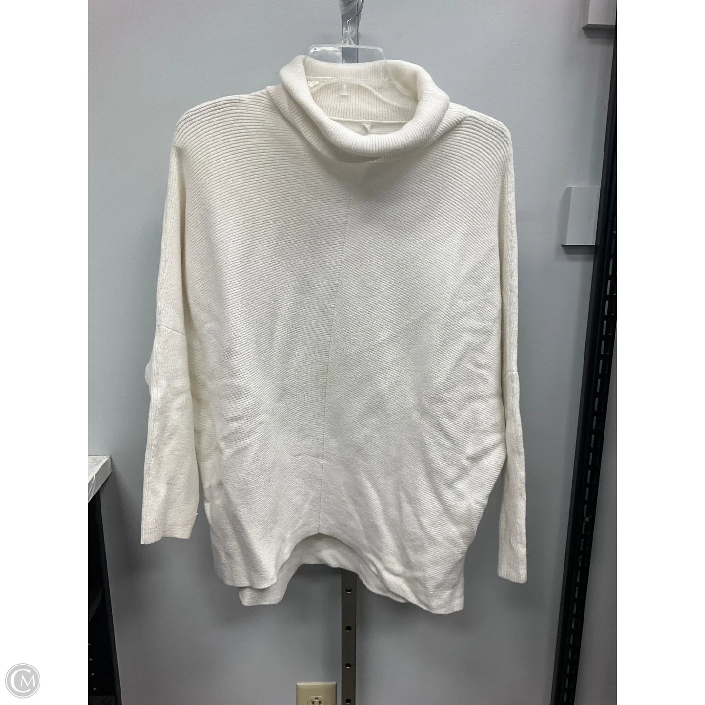 Sweater By Clothes Mentor In White, Size: S