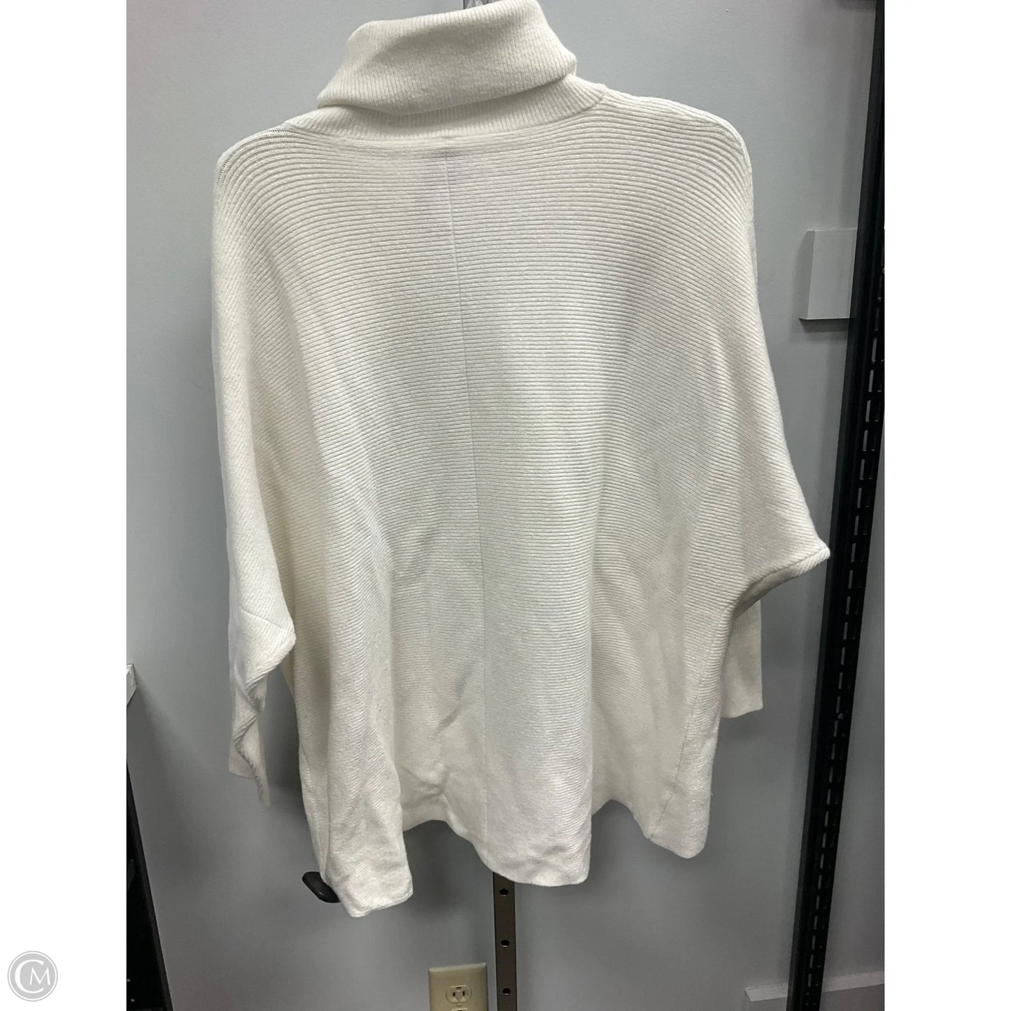 Sweater By Clothes Mentor In White, Size: S