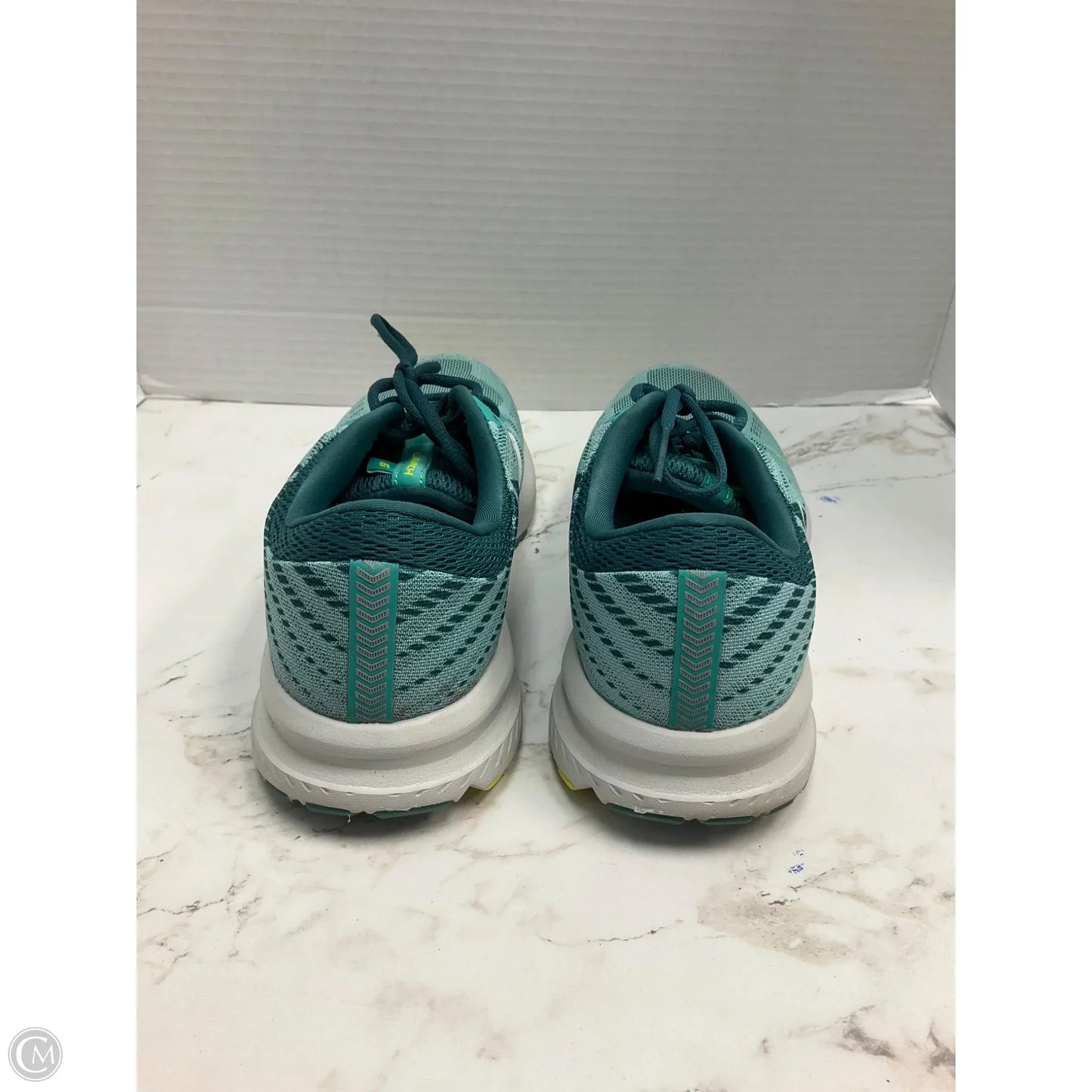 Shoes Athletic By Brooks In Green, Size: 9.5