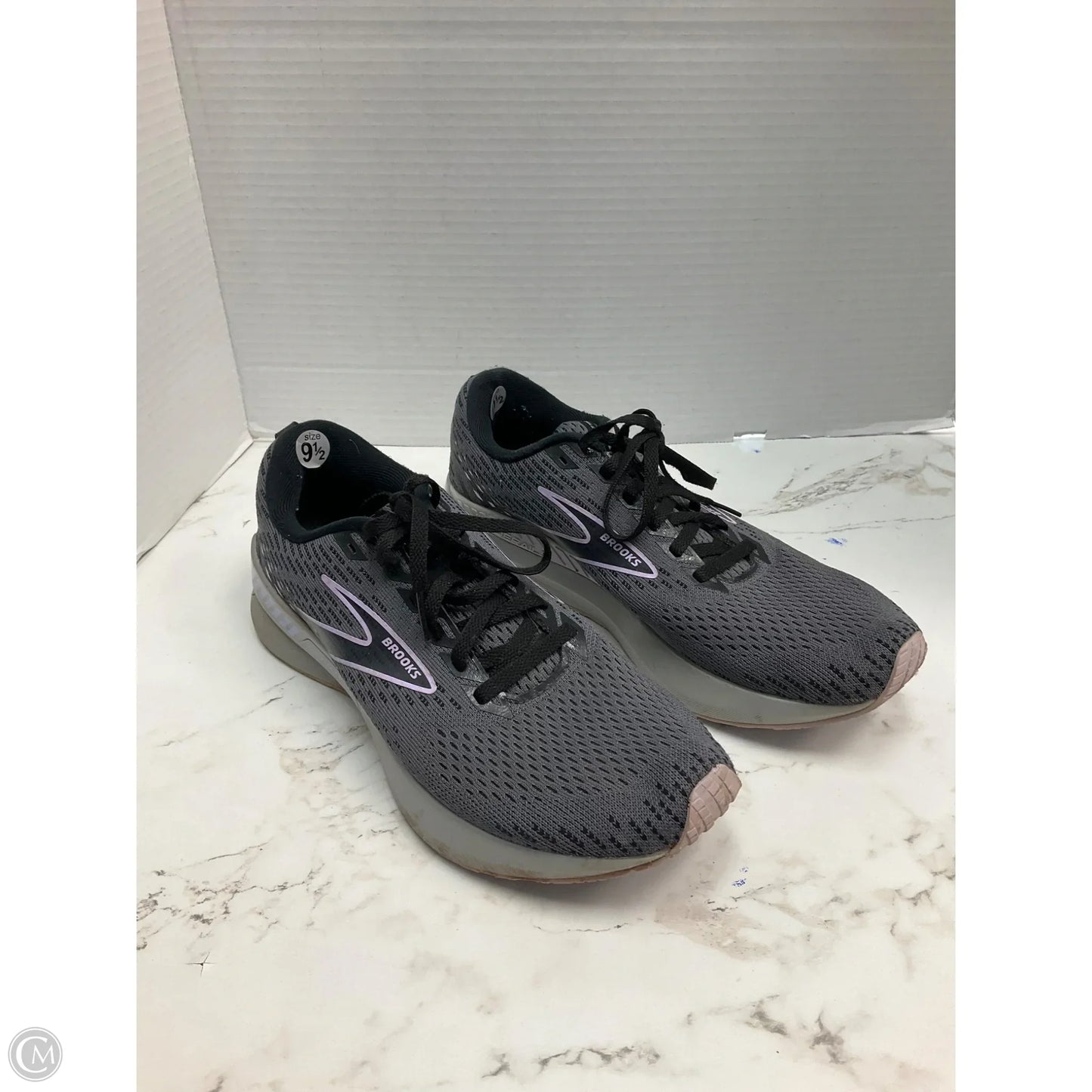 Shoes Athletic By Brooks In Grey, Size: 9.5