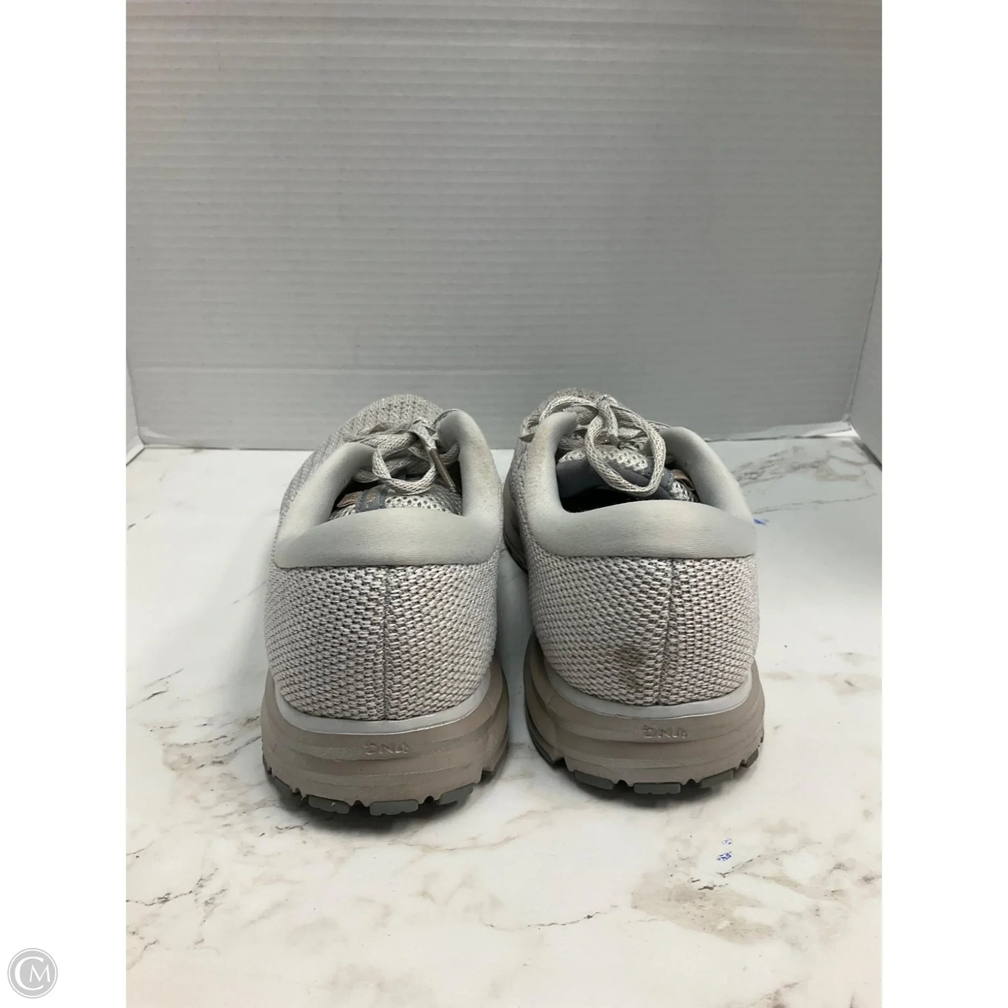 Shoes Athletic By Brooks In Grey, Size: 9.5