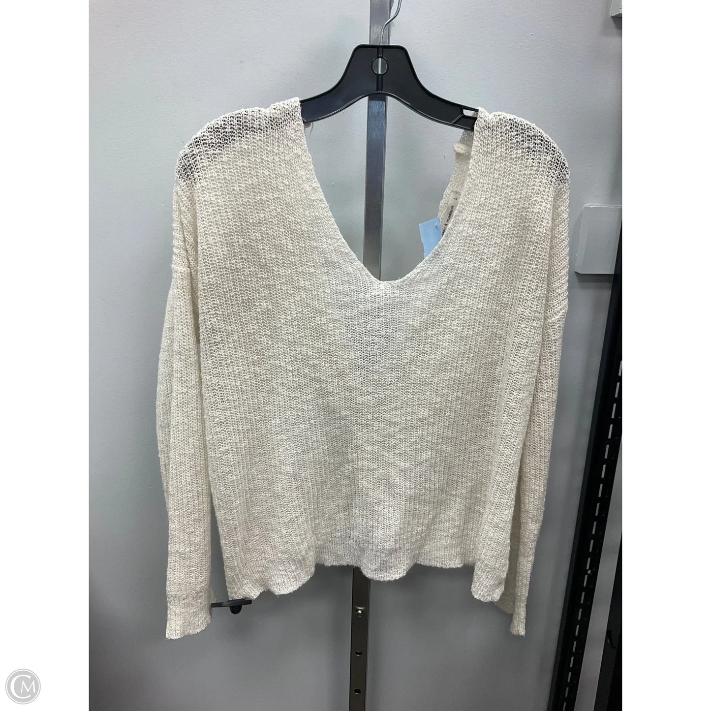 Top Long Sleeve By Moon And Madison In Cream, Size: L