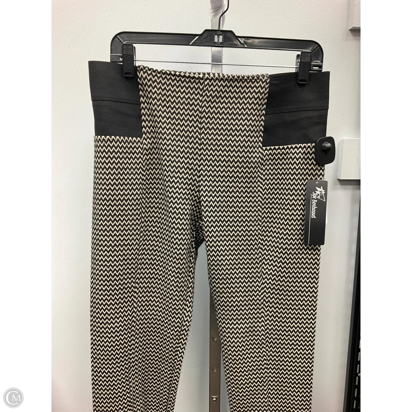 Pants Leggings By Clothes Mentor In Chevron Pattern, Size: L