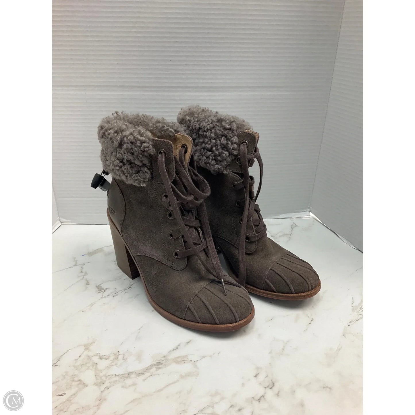 Shoes Designer By Ugg In Brown, Size: 9.5