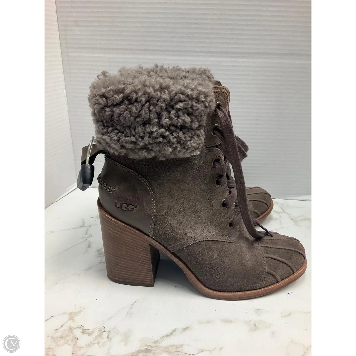Shoes Designer By Ugg In Brown, Size: 9.5