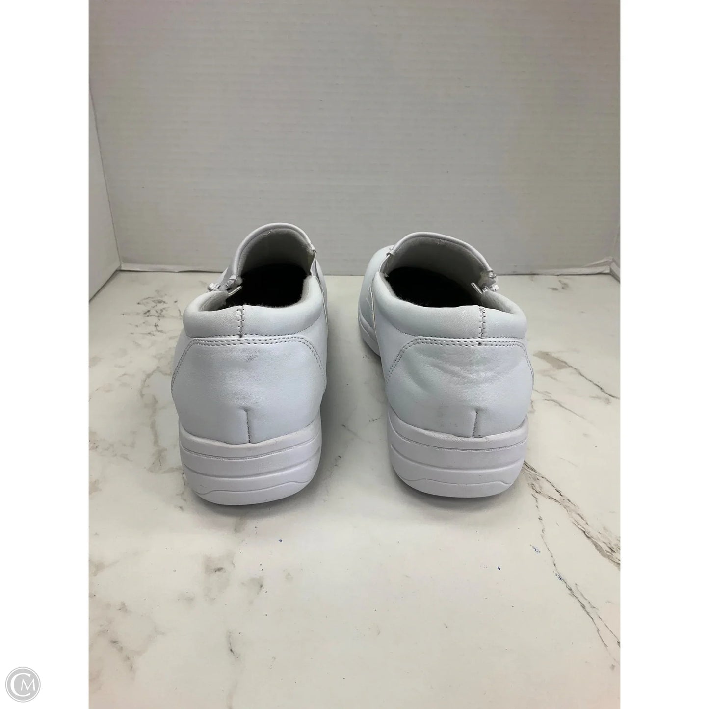 Shoes Flats By Clothes Mentor In White, Size: 9