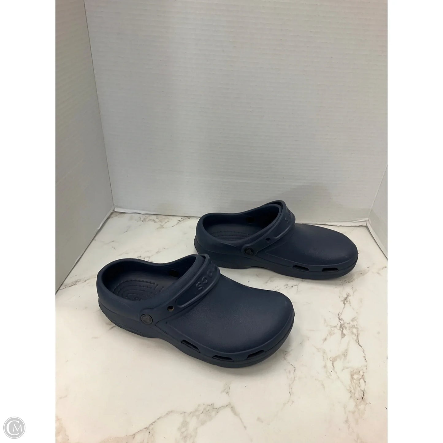 Shoes Flats By Crocs In Navy, Size: 8