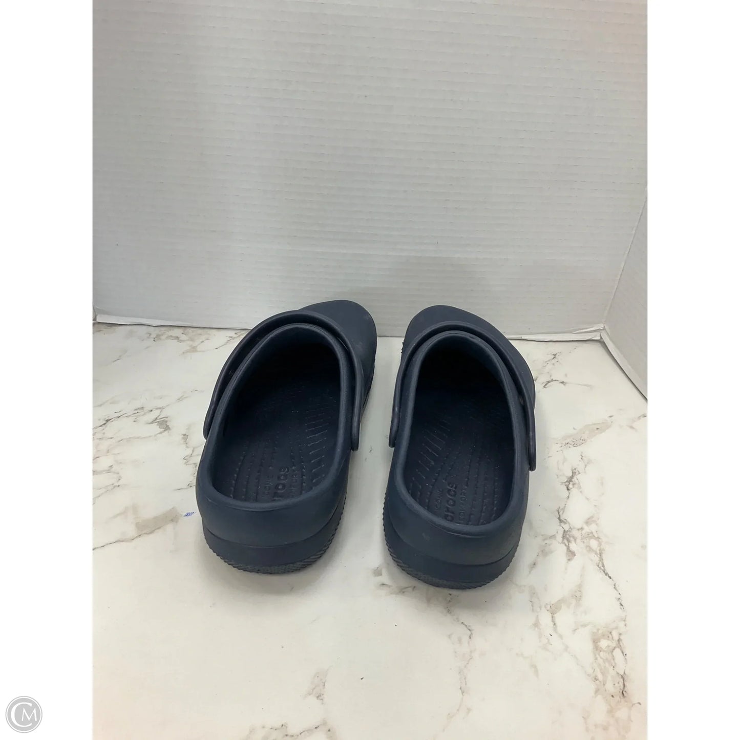 Shoes Flats By Crocs In Navy, Size: 8